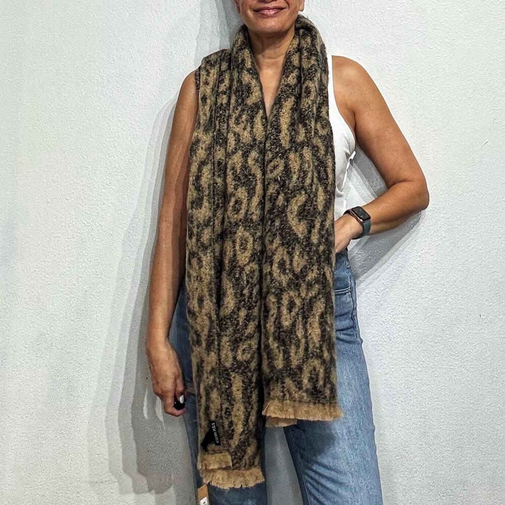 Steve Madden Tan Leopard Print Blanket Scarf NWT
